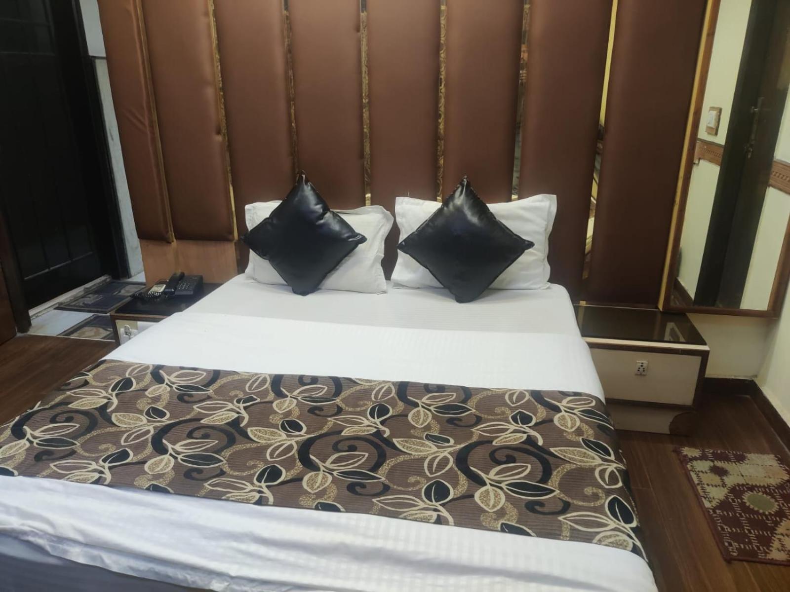 Shiva Intercontinental - Railway Station - Paharganj Hotel