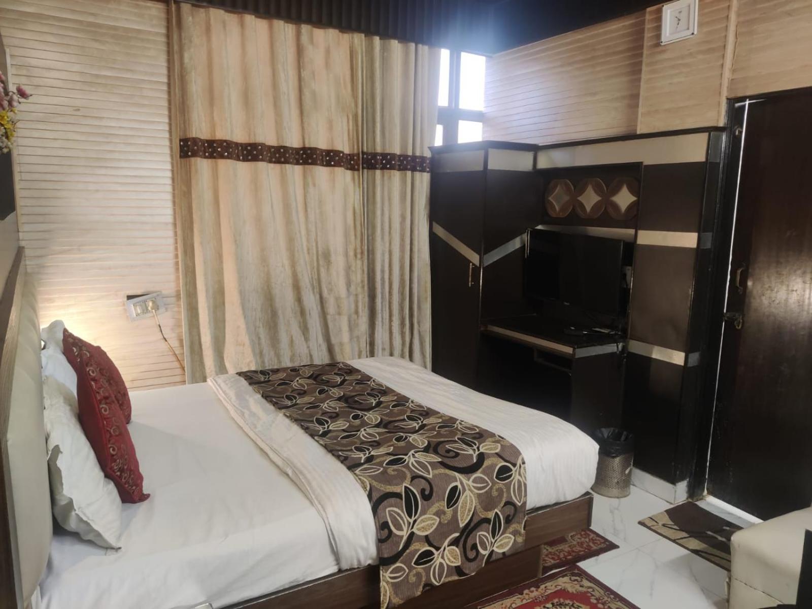 Shiva Intercontinental - Railway Station - Paharganj 3*
