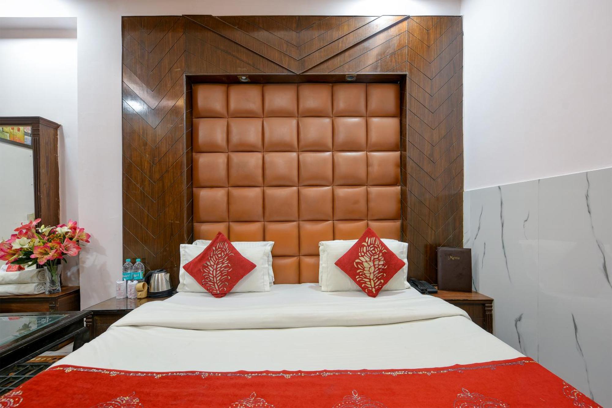Shiva Intercontinental - Railway Station - Paharganj Hotel