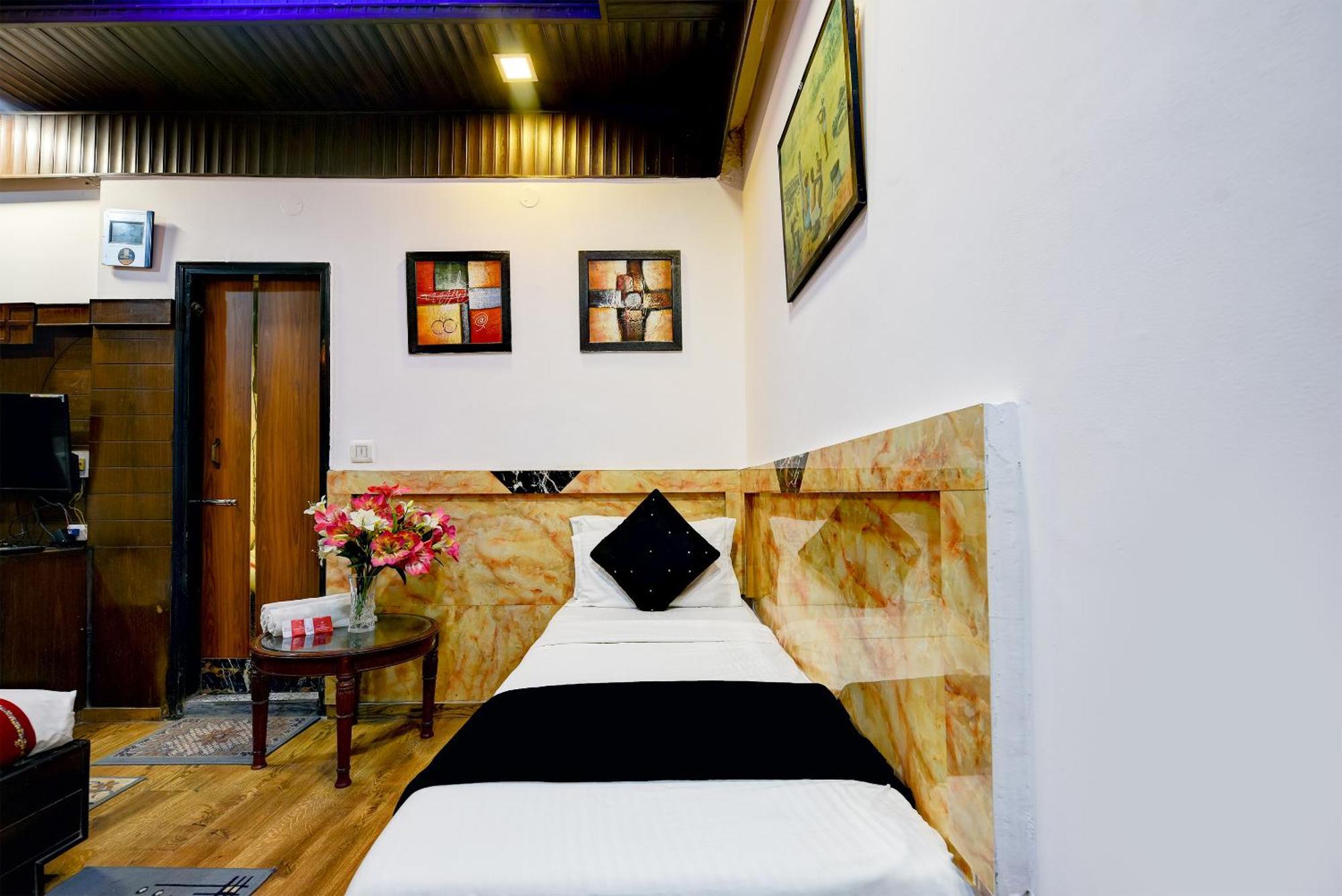 Shiva Intercontinental - Railway Station - Paharganj Hotel